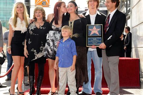 crystal gayle husband and children.